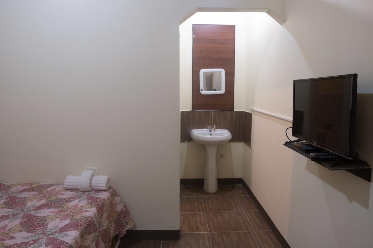 Studio 27 Inn Piarco Exteriör bild
