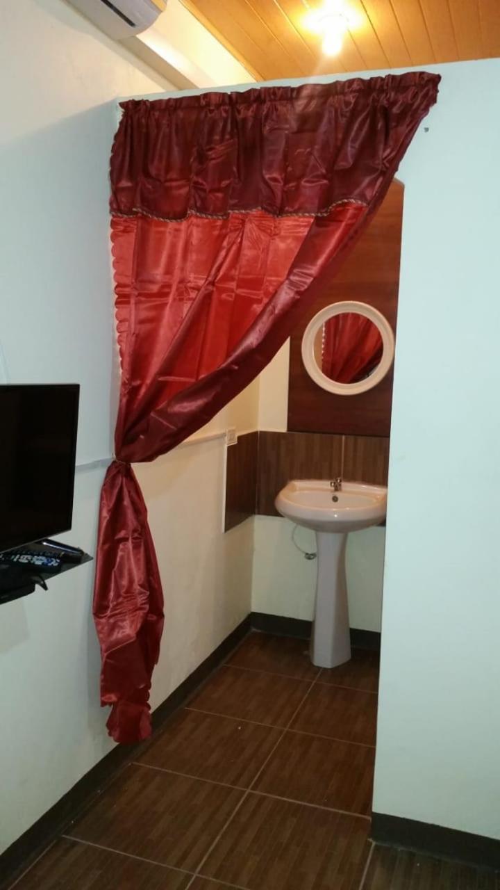 Studio 27 Inn Piarco Exteriör bild