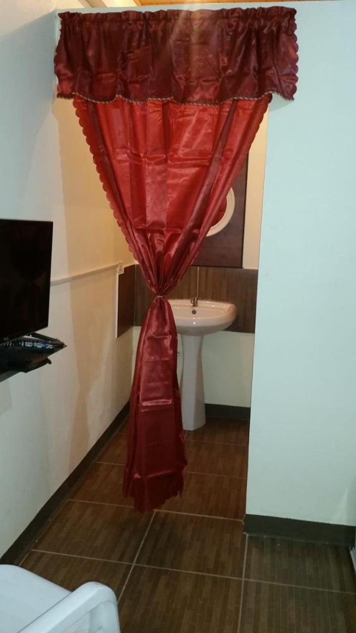 Studio 27 Inn Piarco Exteriör bild